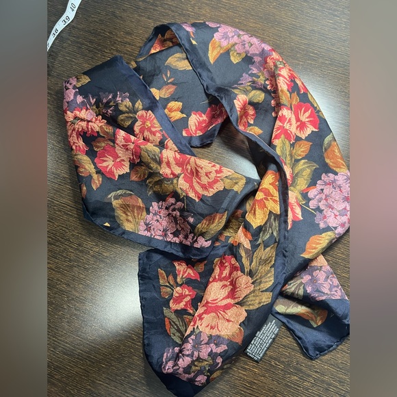 Silk scarf - Picture 2 of 7